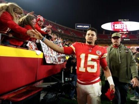 Mahomes powers NFL Chiefs over Commanders